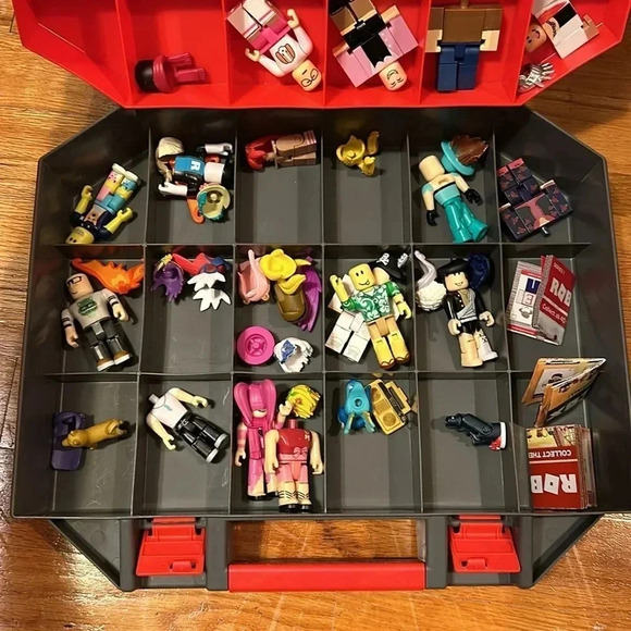 Final 68 PIECES Roblox case and accessories collectible collector’s item kid toy - Picture 1 of 5